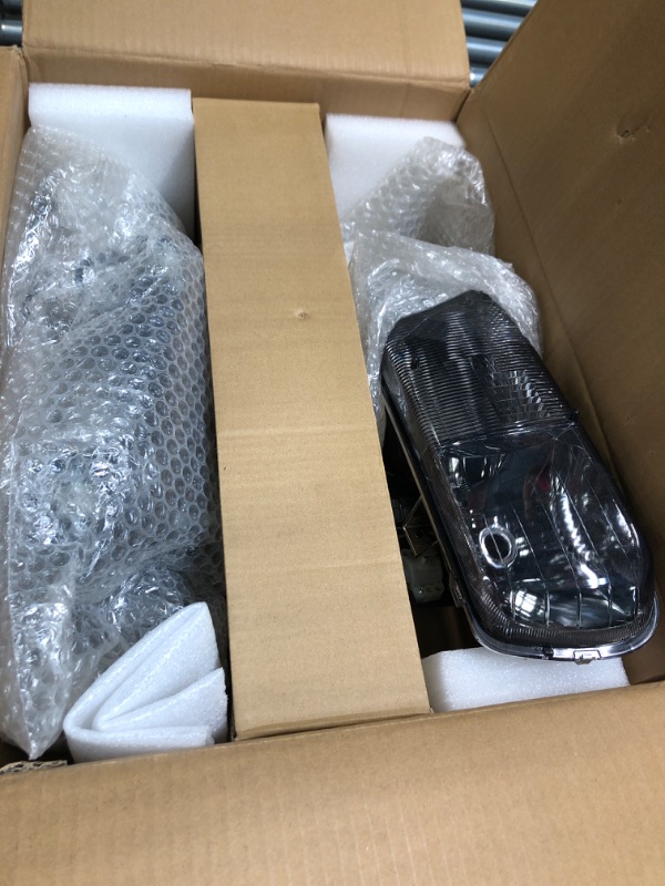 Photo 1 of Headlight Assembly Compatible with 99-02 Silverado Compatible with 00-06 Suburban Tahoe Bottom Bumper Lights (Silverado & Suburban Tahoe(D))