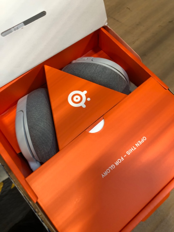 Photo 3 of NEW SteelSeries Arctis Nova 1 Multi-System Gaming Headset — Hi-Fi Drivers — 360° Spatial Audio — Comfort Design — Durable — Ultra Lightweight — Noise-Cancelling Mic — PC, PS5/PS4, Switch, Xbox - White Nova 1 White