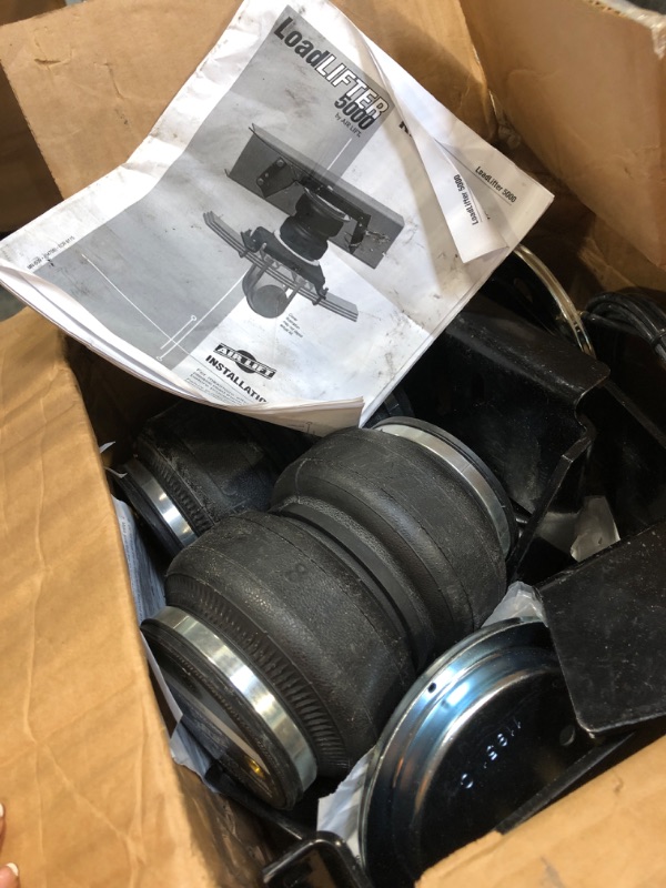 Photo 1 of AIR LIFT 57202 LoadLifter 5000 Series Rear Leaf Spring Leveling Kit