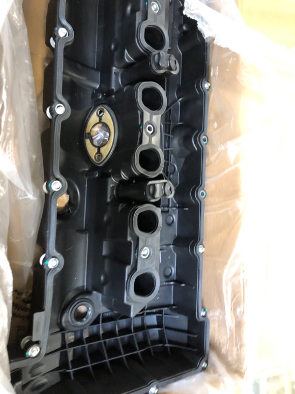 Photo 3 of 11127552281 Engine Valve Cylinder Head Cover For BMW N52 E70 E82 E90 E91 128i Z4 X3 X5 128i 328i 528i 535i 328xi 528xi 328i xDrive 528i xDrive Replaces# 11127582245