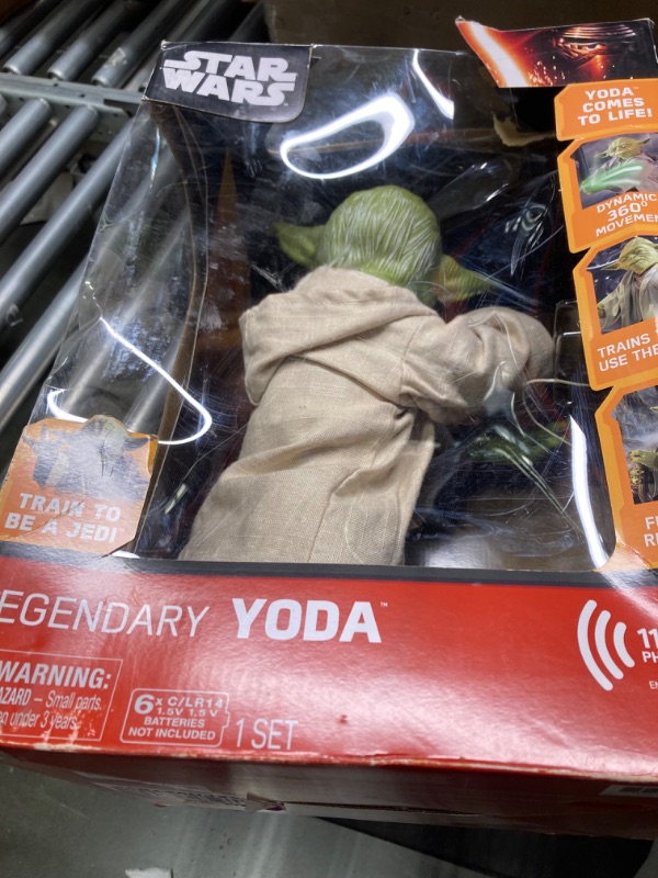 Photo 2 of *** NOT FUNCTIONAL*** *** FOR PARTS ONLY ** NO RETUNRS***

STAR WARS Legendary Jedi Master Yoda, Collector Box Edition