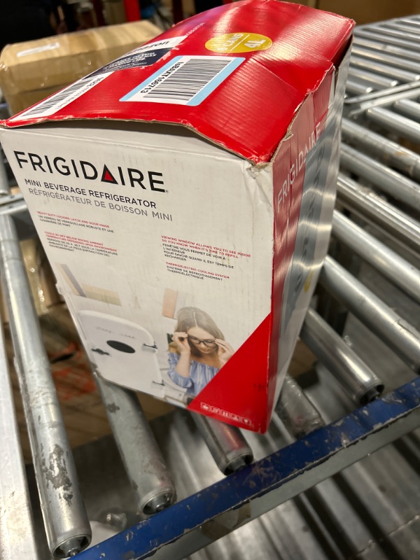 Photo 3 of *** NOT FUNCTIONAL****** FINAL SALE AS IS NO RETURNS****
Frigidaire EFMIS129-WHITE 6 Can Beverage Cooler, White,4 Liters WHITE Cooler