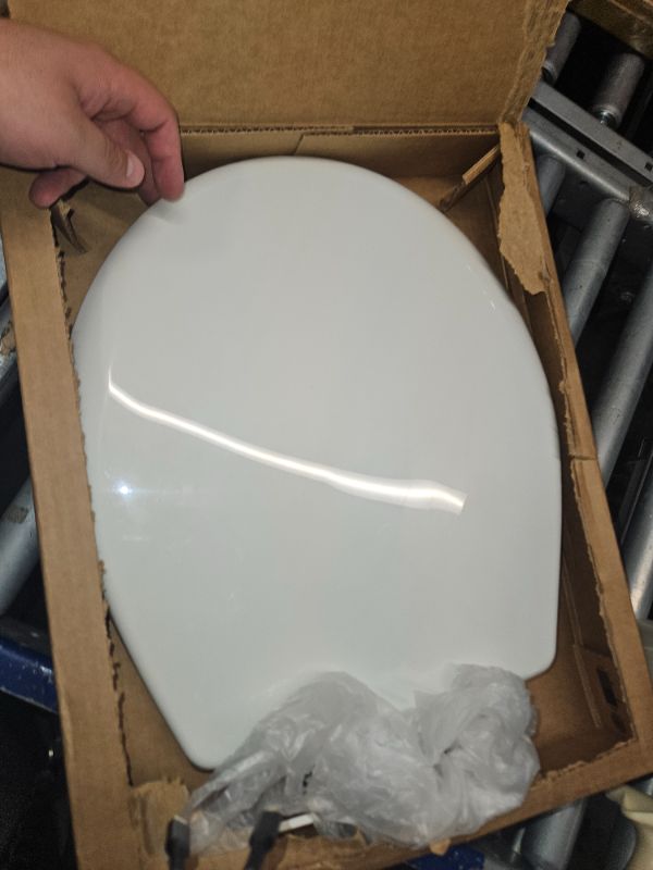 Photo 2 of **LIGHTLY USED**MAYFAIR 887SLOW 000 Affinity Slow Close Removable Plastic Toilet Seat that will Never Loosen, Providing the Perfect Fit, ROUND, Long Lasting Solid Plastic, White White Round Seat