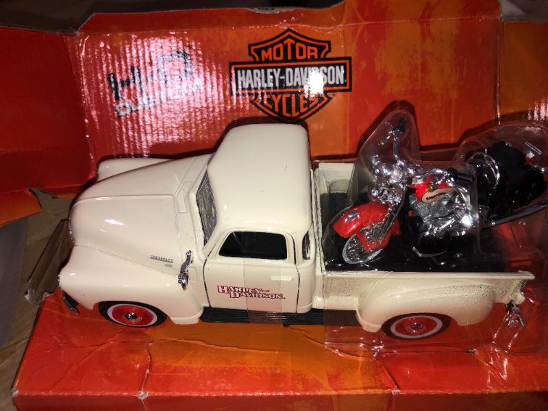 Photo 4 of **MINOR DAMAGE**Maisto Harley-Davidson 2001 FLSTS Heritage Springer & 1950 Chevy 3100 Diecast Vehicle (1:24 Scale)