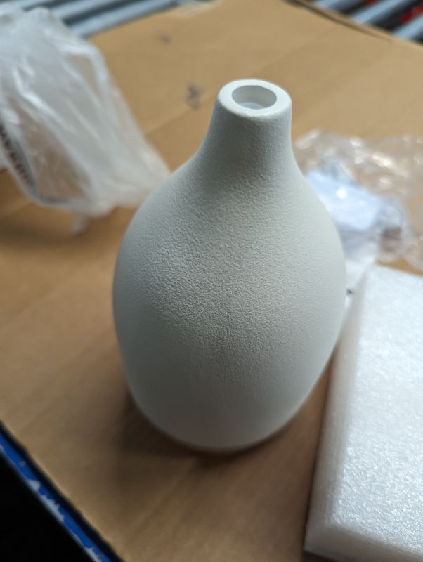Photo 1 of InnoGear Handcrafted Aromatherapy Diffuser for Essential Oils Ultrasonic Cool Mist Humidifier with 2 Mist Modes Waterless Auto Off for Room Office, Ceramic White, 150ML