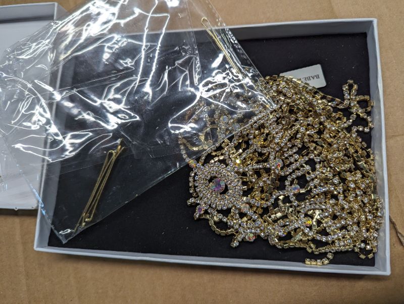 Photo 3 of BABEYOND Vintage Style Roaring 20s Crystal Rhinestone Flapper Cap Headpiece Head Jewelry Chains Gold