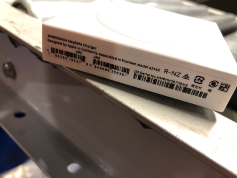 Photo 1 of ***FACTORY SEALED***Apple MagSafe Charger - MHXH3ZM/a
