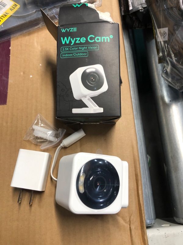 Photo 2 of **USED READ NOTES**Wyze Cam v4, 2K HD Wi-Fi Smart Home Security Camera, Indoor/Outdoor Use, Pet/Baby Monitor, Motion Activated Spotlight/Siren, Enhanced Color Night Vision, 2-Way Audio, Local/Cloud Storage, Wired, White