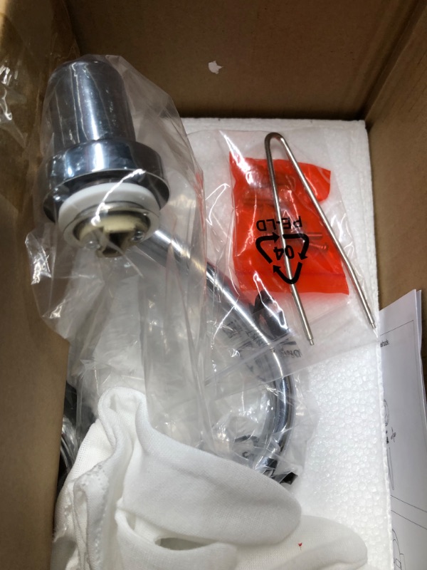 Photo 4 of ***USED - LIKELY MISSING PARTS - UNABLE TO VERIFY FUNCTIONALITY***
Chrome Track Light Kit,Crystal Light Head,3 Ways Ceiling Spot Light Rotatable Light Head. Track Lighting Fixture for Bathroom,Living Room, Bedroom, Hallway,G9 Base(Bulb Not Included) 3 Lig