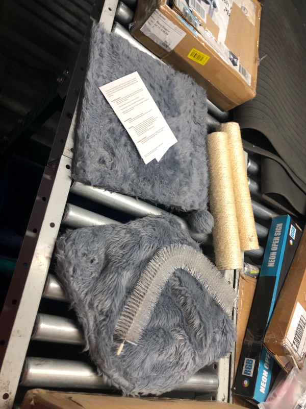 Photo 1 of ***USED - DIRTY - SEE PICTURES - UNABLE TO VERIFY FUNCTIONALITY***
FurHaven Tiger Tough Plush Hammock Cat Bed