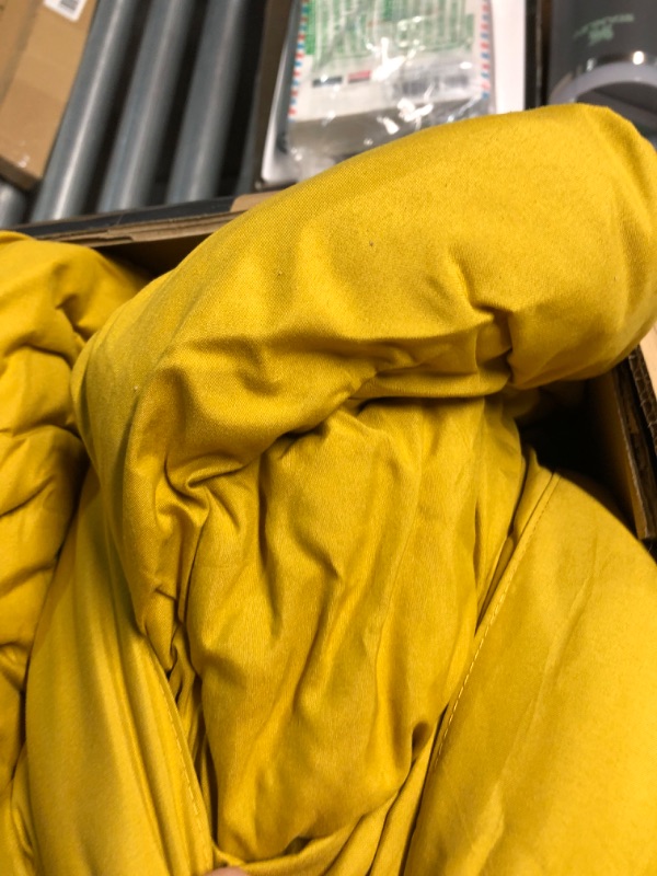 Photo 1 of 
Utopia Bedding Fleece Blanket Twin Size Yellow 300GSM Luxury Fuzzy Soft Anti-Static Microfiber Bed Blanket (90x66 Inches)
