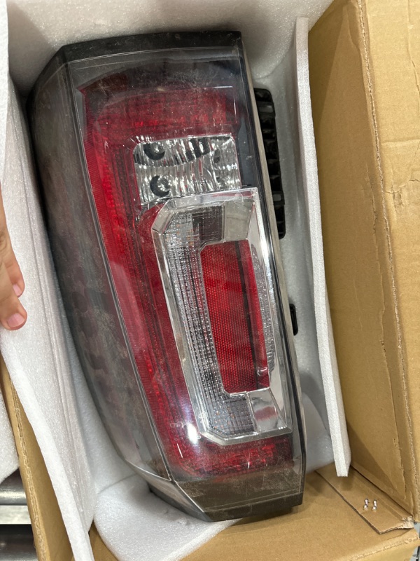 Photo 2 of ***used***1 PACK**VLAND Led Tail Light Compatible with Chevy Silverado 1500 2500HD 3500HD 2014-2018 1500 Pickup Trucks, Rear Lamp w/Red Turn Signal & DRL, Clear Lens