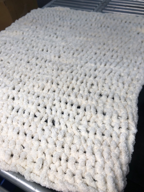 Photo 2 of (used)(see images)L'AGRATY Chunky Knit Blanket Throw