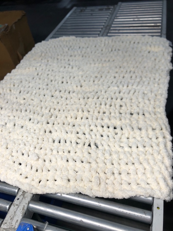 Photo 3 of (used)(see images)L'AGRATY Chunky Knit Blanket Throw