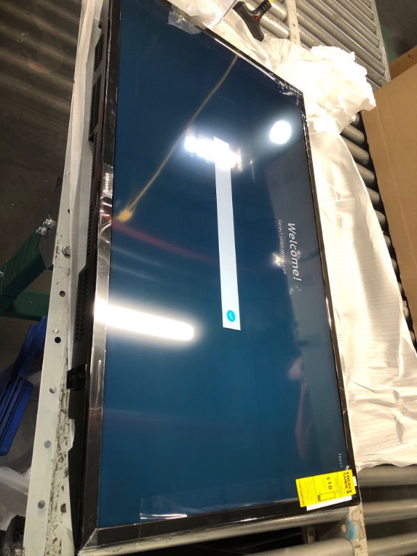 Photo 1 of SAMSUNG 40-inch Class LED Smart FHD TV 1080P (UN40N5200AFXZA, 2019 Model), Black