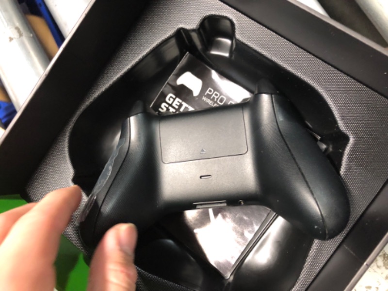 Photo 2 of **read notes** Xbox Core Wireless Gaming Controller + USB-C® Cable – Carbon Black – Xbox Series X|S, Xbox One, Windows PC, Android, and iOS
