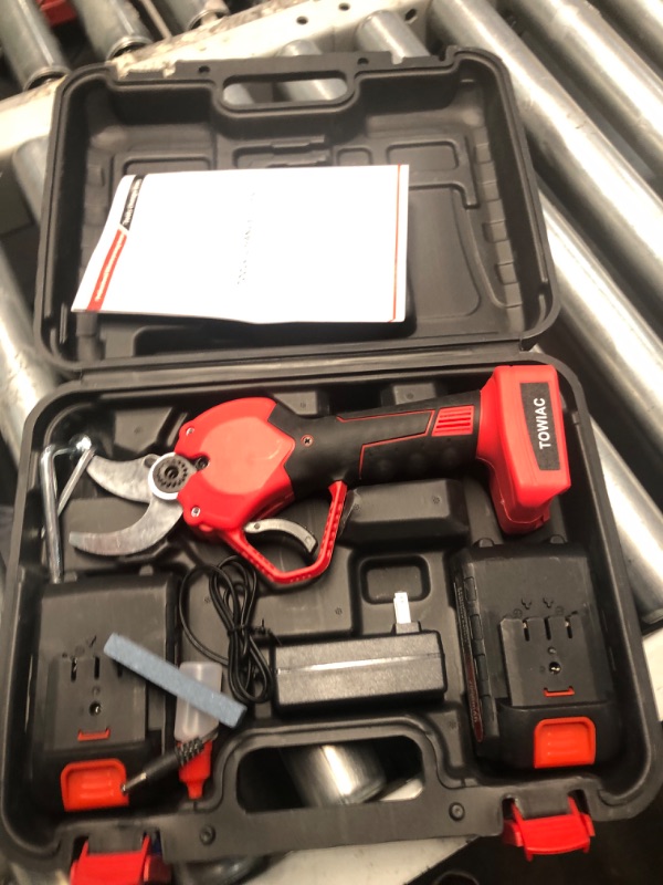 Photo 2 of ***Parts only ****/Electric Pruning Shears?Professional Cordless Tree Branch Pruner with 2PCS Lithium Battery and Matching Tools?30mm (1.2?) Cutting Diameter