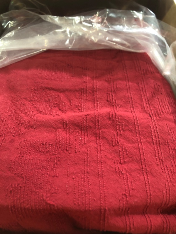 Photo 2 of (used item)(see images) Beatrice Home Fashions Medallion Chenille Bedspread, King, Burgundy
