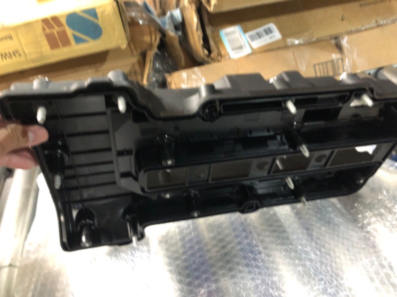 Photo 1 of Genuine General Motors 55573746 - Camshaft Cover (Replaced by Part: 25198874)
