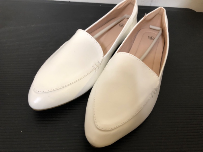 Photo 2 of size 8---FINIWOR Loafers for Women Flats Shoes Women Pointed Toe Dress Shoes Comfortable Memory Foam Penny Loafers Slip On Shoes 8 White