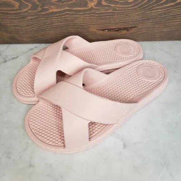 Photo 1 of W8/9 M6/6.5 Totes Everywear shoes sz 9 Soft Cushion Massaging Slide Sandal pink