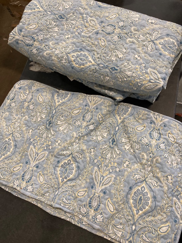 Photo 1 of 3-Piece Fine Printed Oversize (115" X 95") Quilt Set Reversible Bedspread Coverlet King Size Bed Cover (Pale Blue, Grey, Paisley)