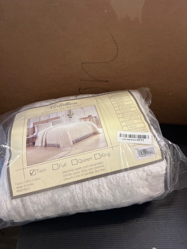 Photo 2 of Beatrice Home Fashions Medallion Chenille Bedspread, Twin, White Twin White