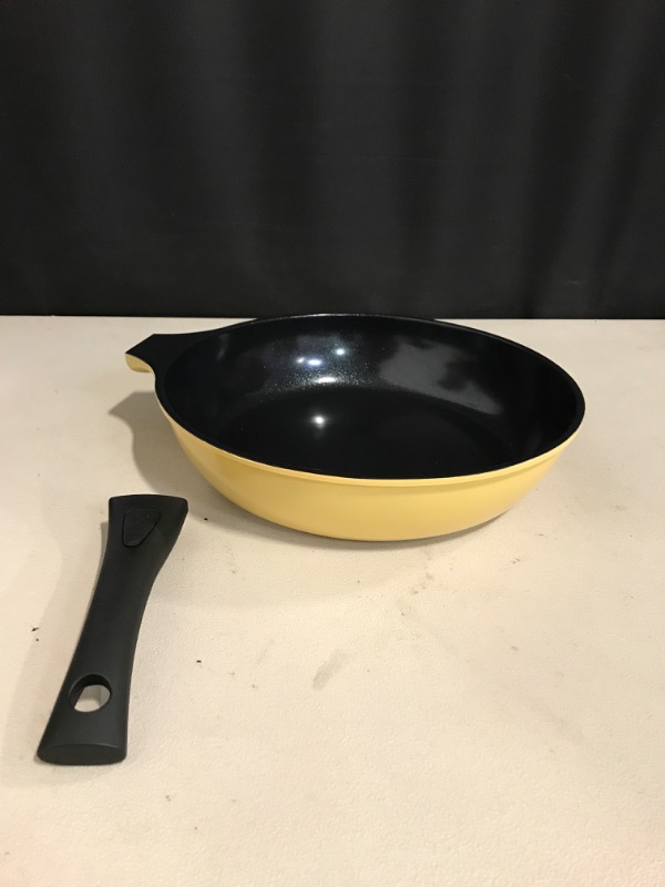 Photo 3 of 30cm Fying Pan Long Lasting Aluminium Frying Pan with Ceramic Non-Stick Coating Pans Corrugated base for Kitchen (Yellow)