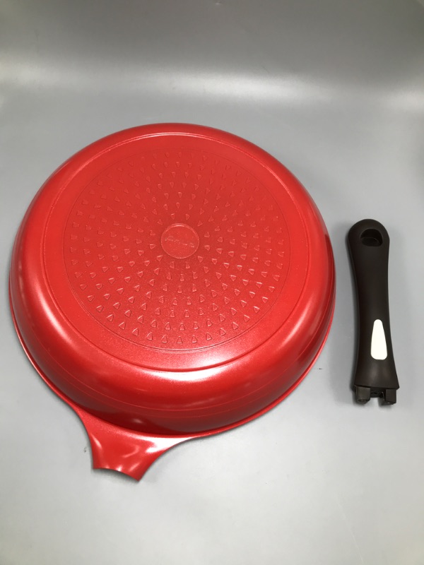 Photo 4 of Detachable Ceramic Non-stick Pan with Resin Handle (12"RED)