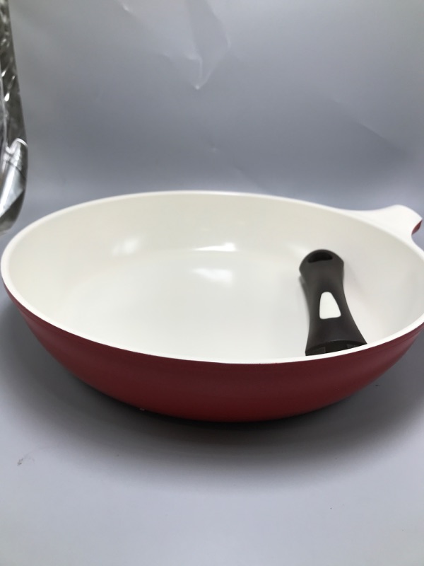 Photo 2 of Detachable Ceramic Non-stick Pan with Resin Handle (12"RED)