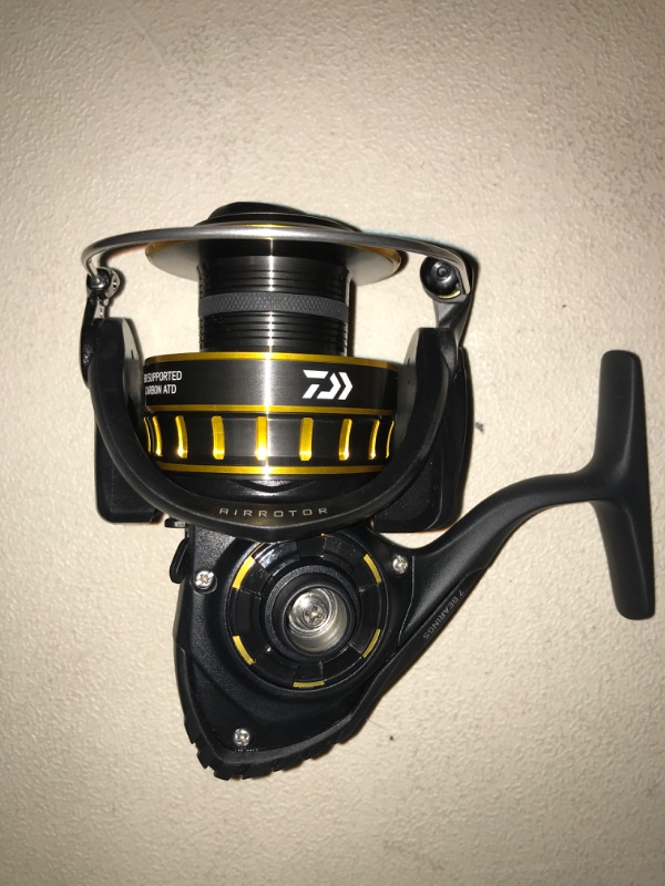 Photo 2 of Daiwa BG2500 BG Saltwater Spinning Reel, 2500, 5.6: 1 Gear Ratio, 6+1 Bearings, 33.20" Retrieve Rate, 13.20 lb Max Drag,Black/gold