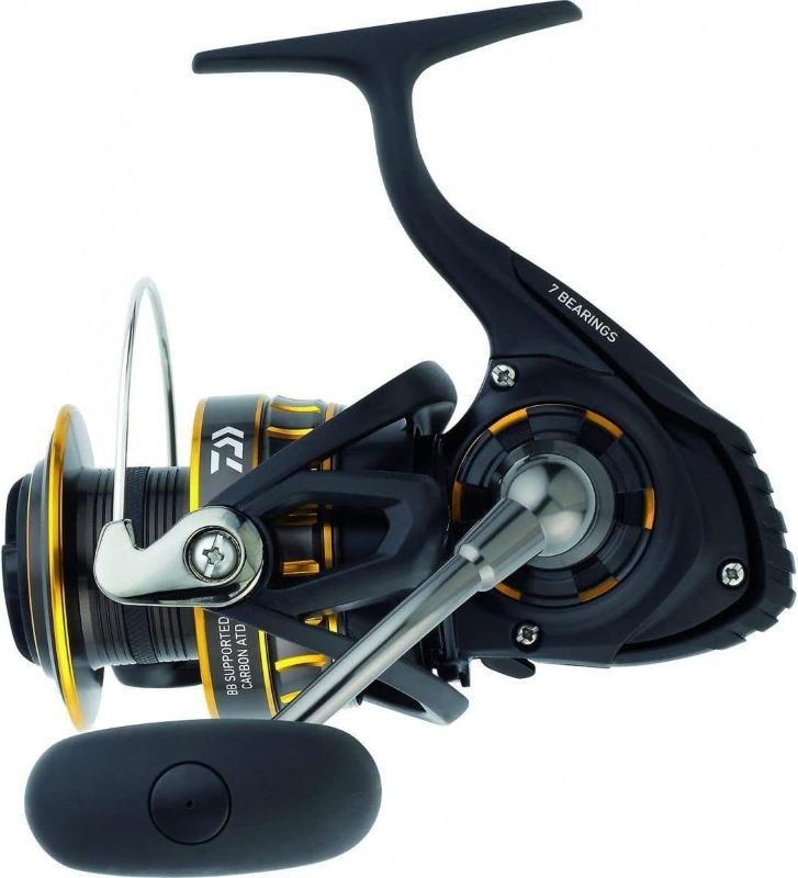 Photo 1 of Daiwa BG2500 BG Saltwater Spinning Reel, 2500, 5.6: 1 Gear Ratio, 6+1 Bearings, 33.20" Retrieve Rate, 13.20 lb Max Drag,Black/gold