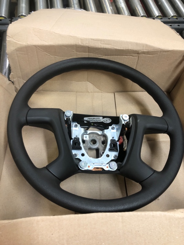 Photo 1 of Steering wheel  assembly 