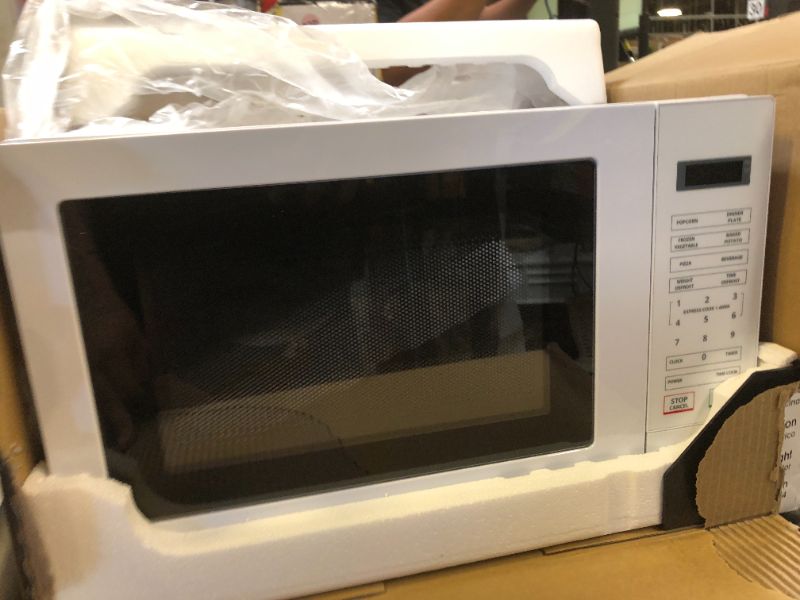 Photo 2 of 0.7 cu. ft. 700-Watt Countertop Microwave in White