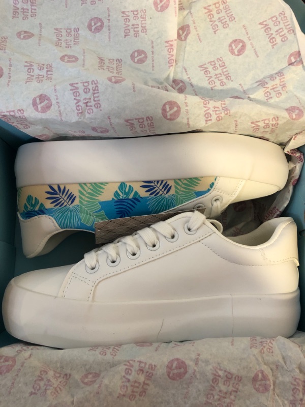 Photo 1 of Size 5---Women Fashion Sneakers Platform Sneakers Lace-Up Floral Print Fashion Walking Shoes