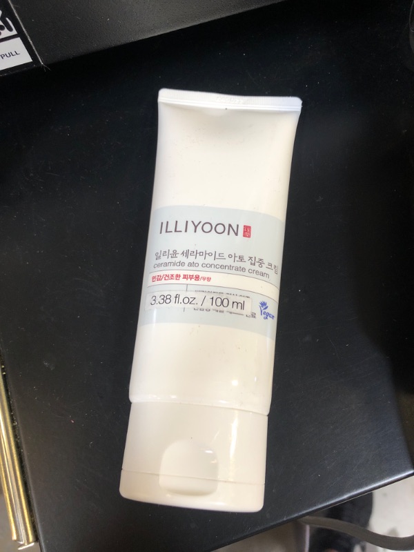 Photo 2 of Illiyoon Vegan Facial Ceramide Ato Cream (200ml, 6.76 Fl Oz) - Optimal Hydrating Care, Free of Specific Materials, Safety for Sensitive & Dry Skin, Gentle for Infants and Adults Everyday Use 6.76 Fl Oz (Pack of 1)