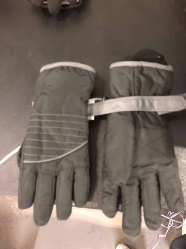 Photo 1 of 3m thinsulate ski gloves womens small