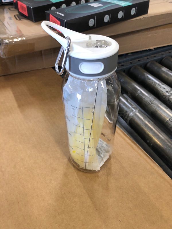 Photo 1 of 32oz water bottle 