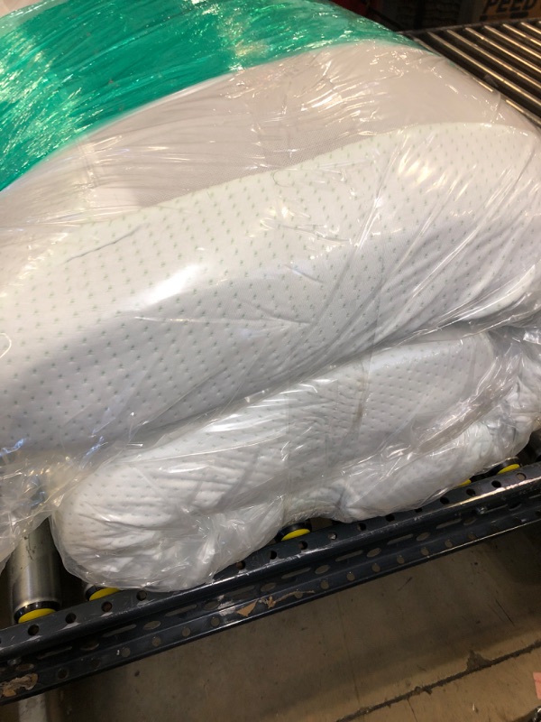 Photo 2 of zinus soft mattreSS SIZE AND DIMENSIONS ARE UNKNOWN