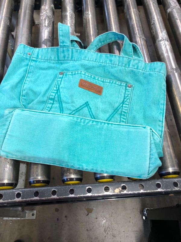 Photo 1 of Wrangler beach bag 