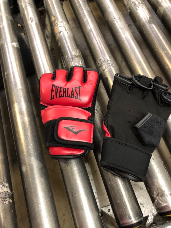 Photo 1 of everlast kick boxes gloves