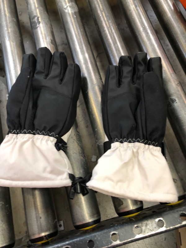 Photo 1 of WOmen winter gloves 