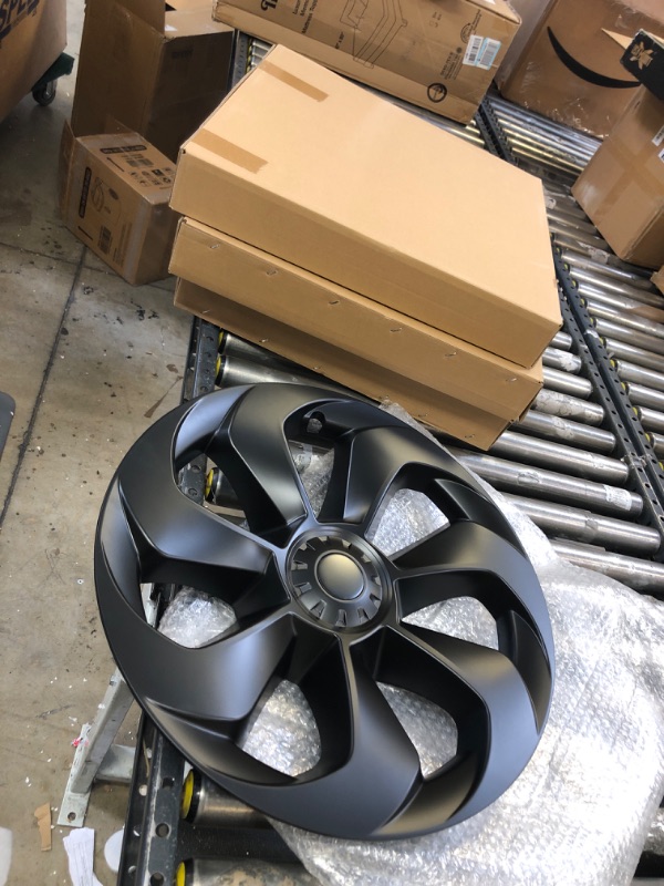 Photo 1 of 4 wheels hub caps 
