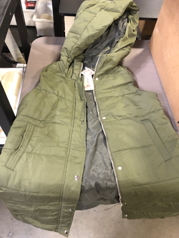 Photo 1 of GREEN VEST/JACKET 
MEDIUM 