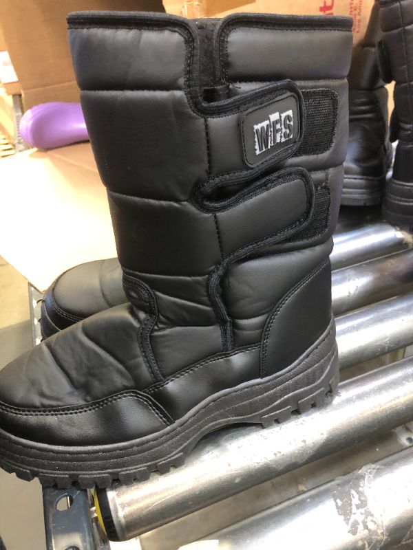 Photo 1 of MENS SNOW BOOTS
SIZE 10