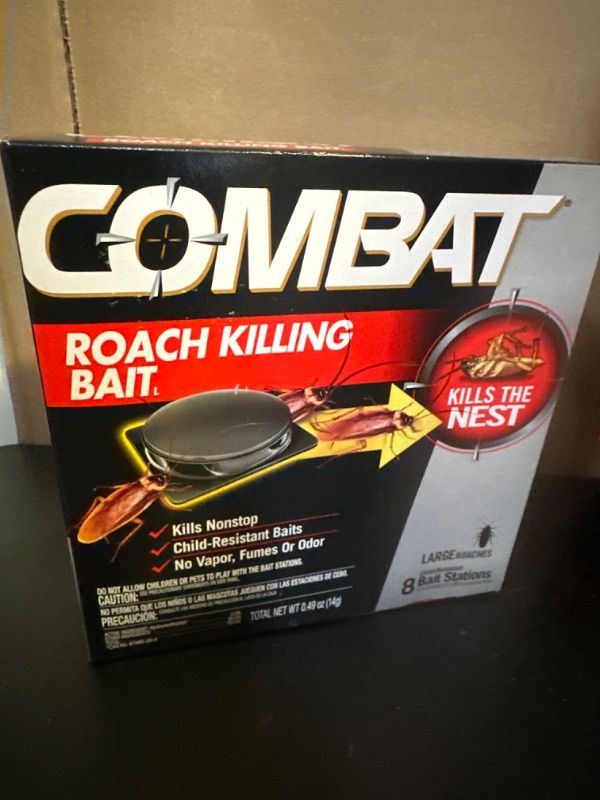 Photo 2 of Combat  Killing Bait, Roach Bait Station For Large Roaches, Kills The Nest, Child-Resistant, 8 Count