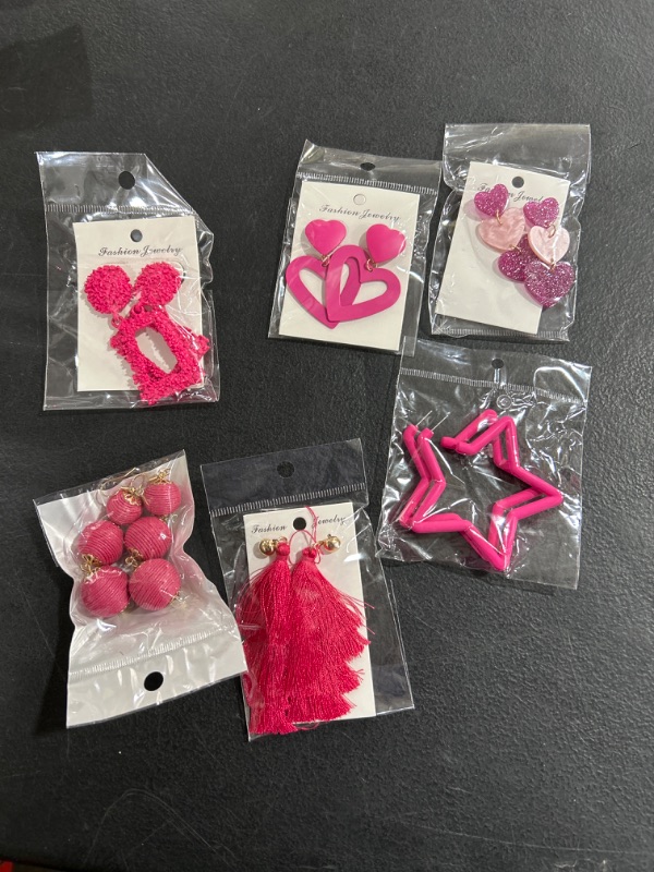 Photo 1 of 6 pcs Pink Earrings