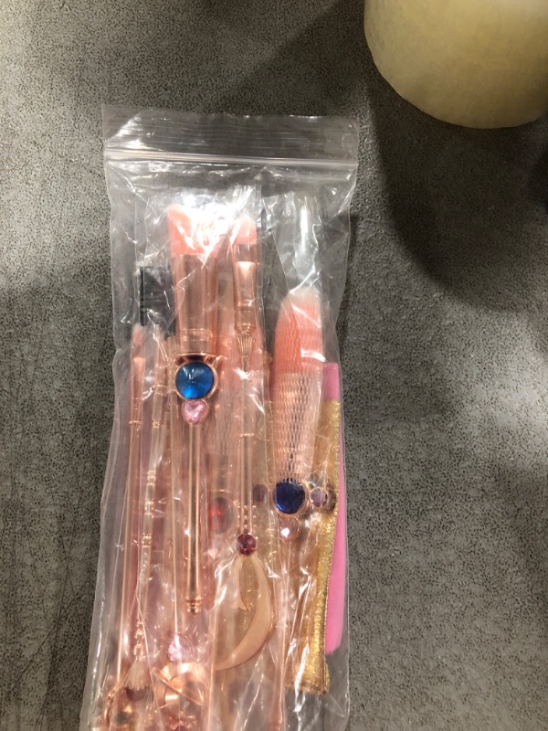 Photo 3 of 8pcs Moon Makeup Brushes Set, Magic Handle Cosmetic Makeup Brush Set Professional Tool Kit Set Pink Drawstring Bag Included (Rose Gold-2)