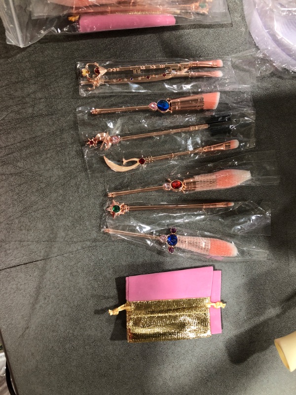 Photo 2 of 8pcs Moon Makeup Brushes Set, Magic Handle Cosmetic Makeup Brush Set Professional Tool Kit Set Pink Drawstring Bag Included (Rose Gold-2)