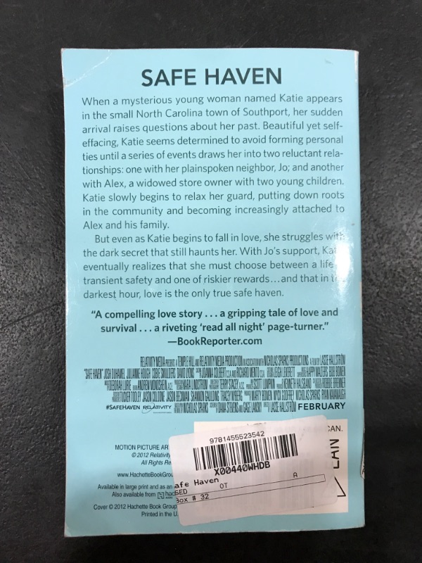 Photo 1 of  Safe Haven By Nicholas Sparks [Paperback] 